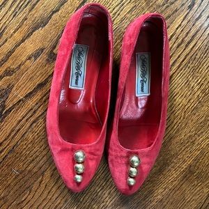 Suede. Barely worn. Look new. 7.5 Medium.